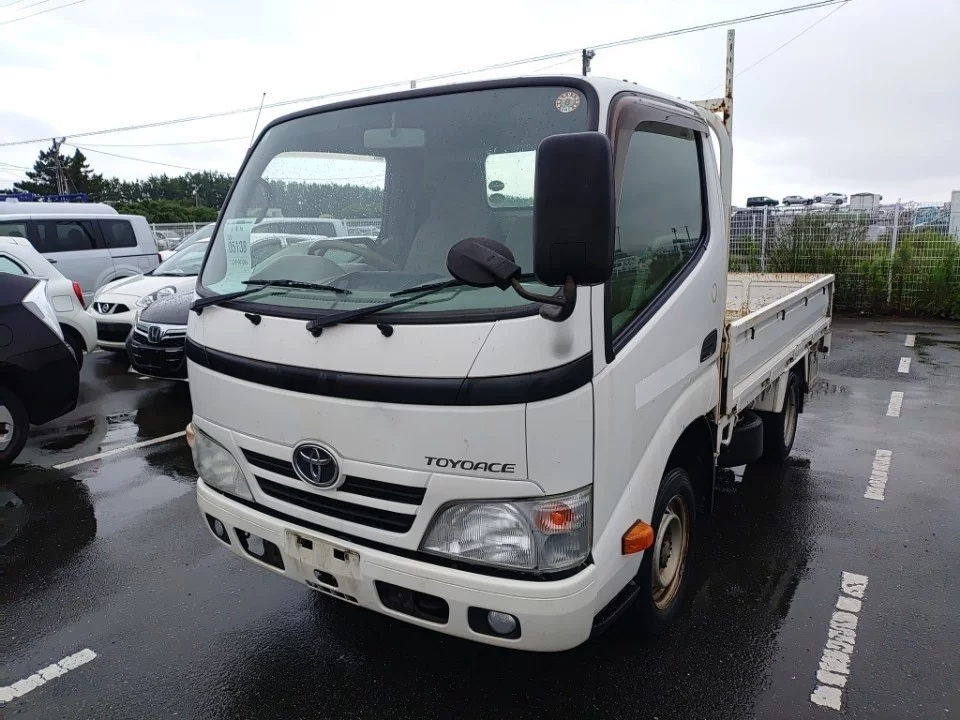 Toyota ToyoAce  с аукциона в Японии