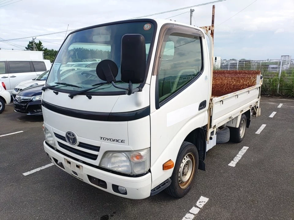 Toyota ToyoAce  с аукциона в Японии