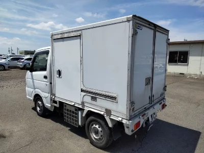 Nissan NT100 Clipper