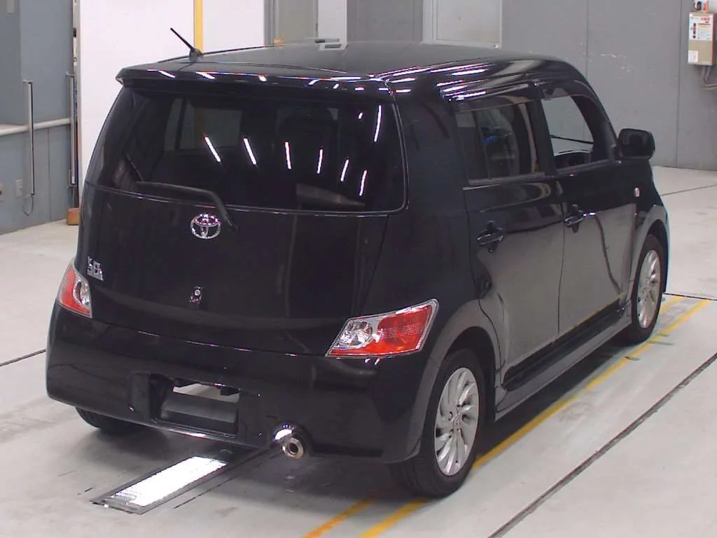 Toyota bB  с аукциона в Японии