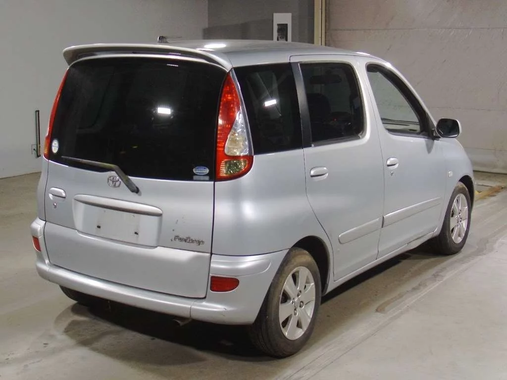 Toyota Funcargo  с аукциона в Японии