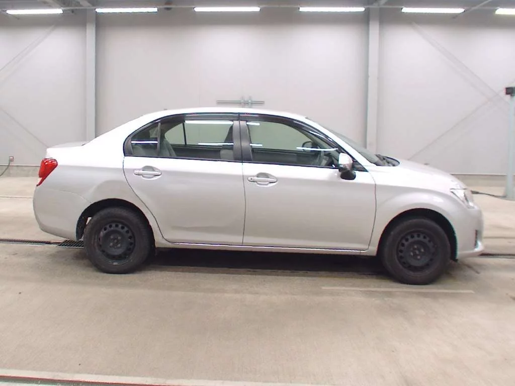 Toyota Corolla Axio  с аукциона в Японии