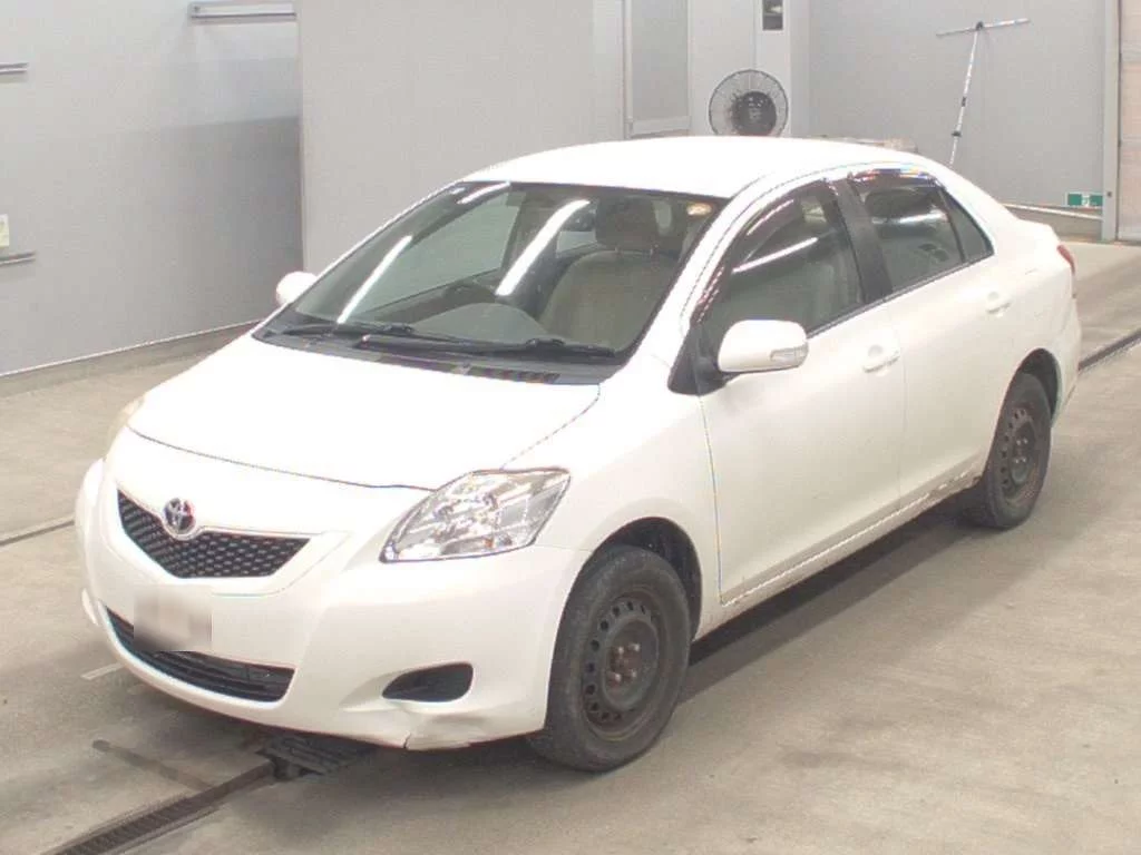 Toyota Belta  с аукциона в Японии