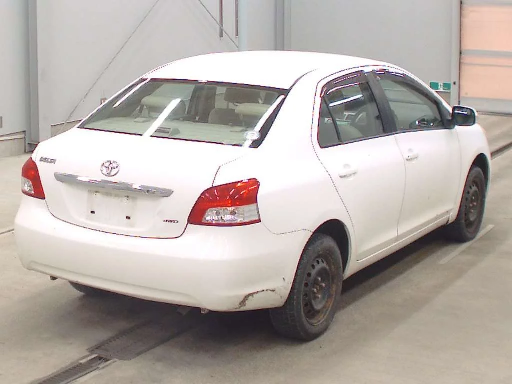 Toyota Belta  с аукциона в Японии