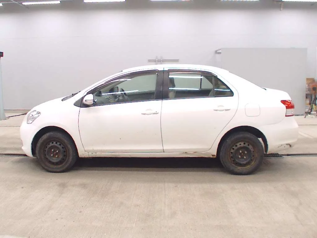 Toyota Belta  с аукциона в Японии