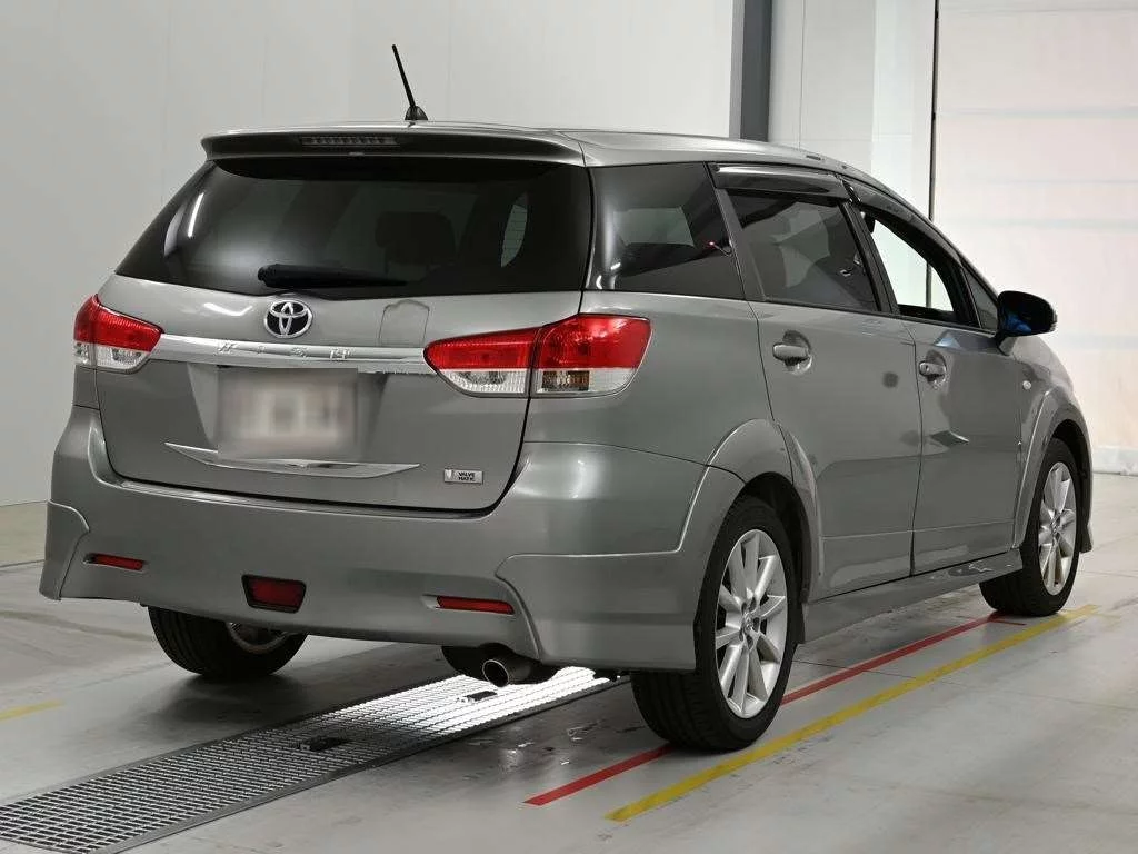 Toyota Wish  с аукциона в Японии