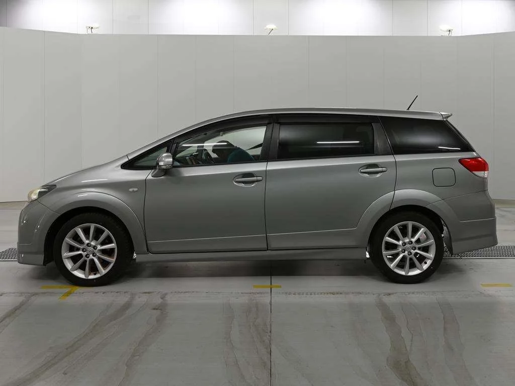 Toyota Wish  с аукциона в Японии
