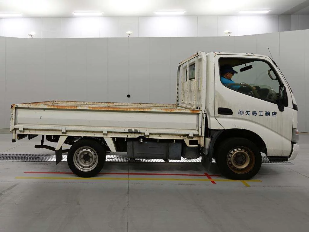 Toyota Dyna  с аукциона в Японии