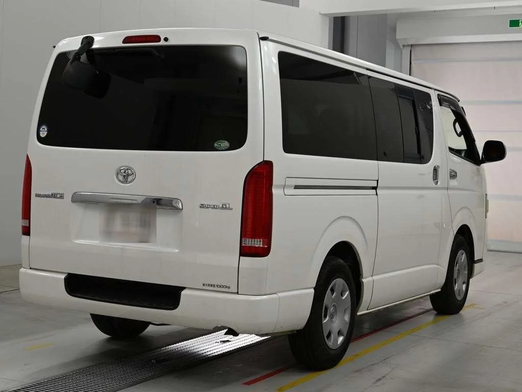 Toyota RegiusAce  с аукциона в Японии