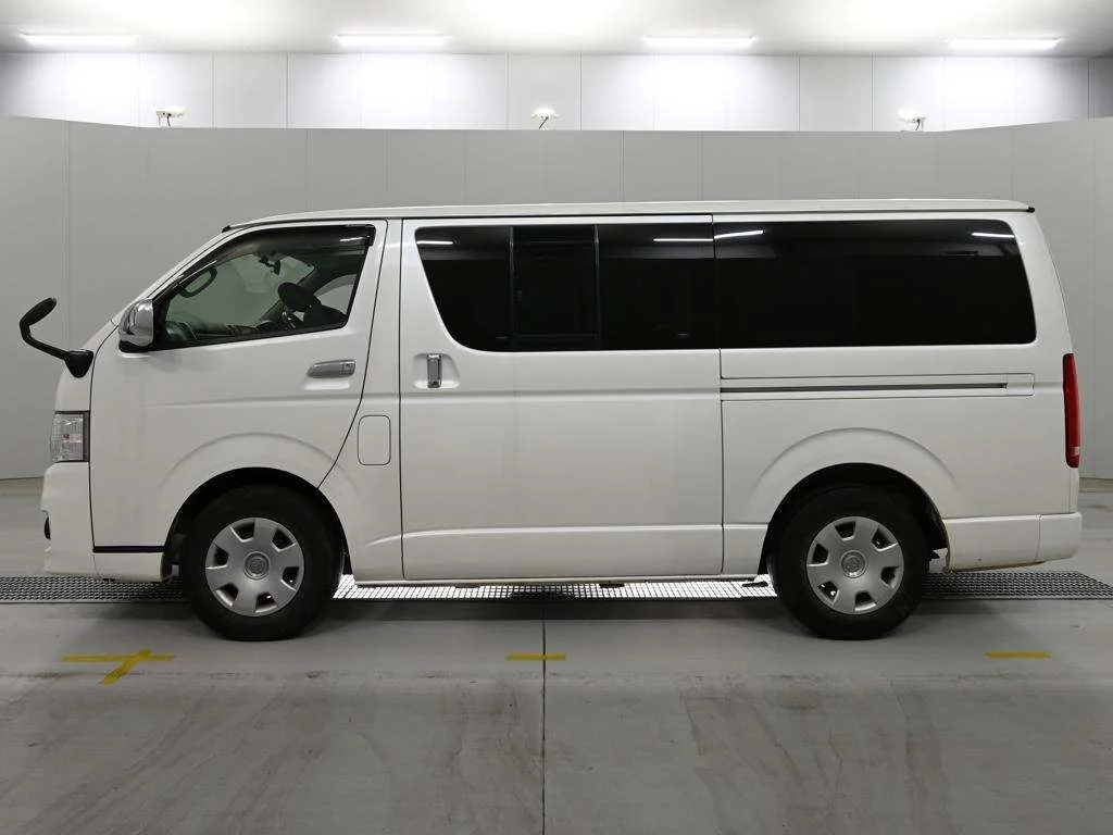 Toyota RegiusAce  с аукциона в Японии