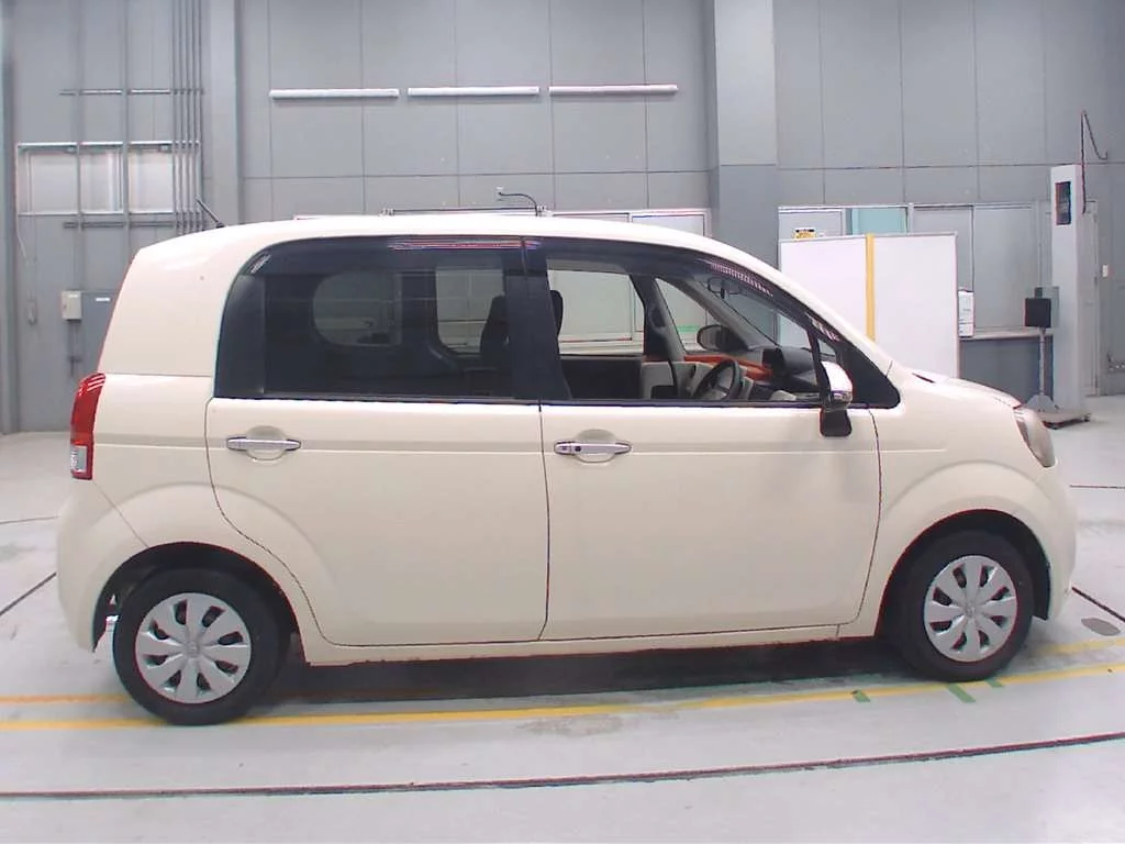 Toyota Porte  с аукциона в Японии