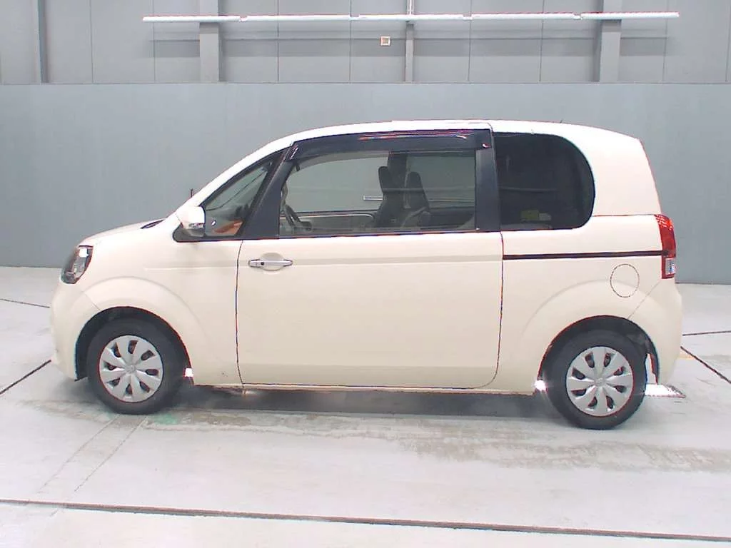 Toyota Porte  с аукциона в Японии