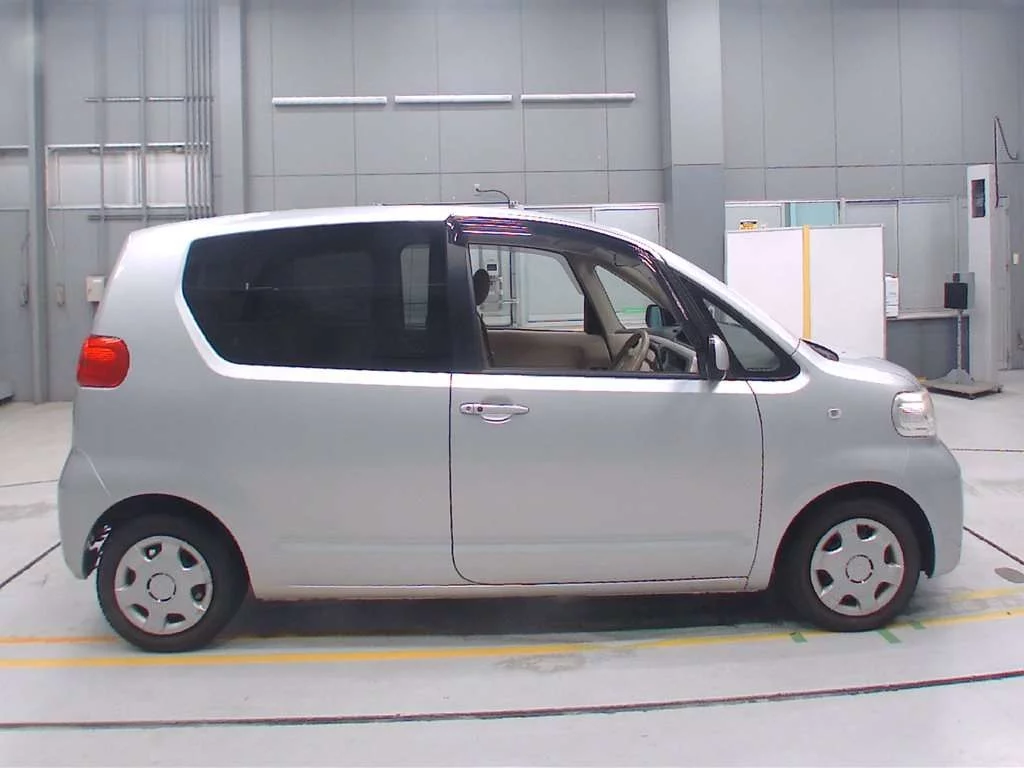 Toyota Porte  с аукциона в Японии