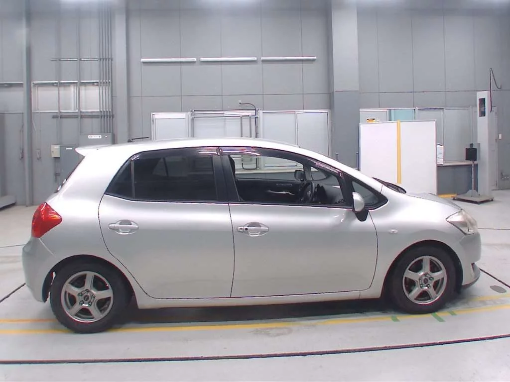 Toyota Auris  с аукциона в Японии