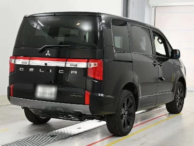 Mitsubishi Delica D:5