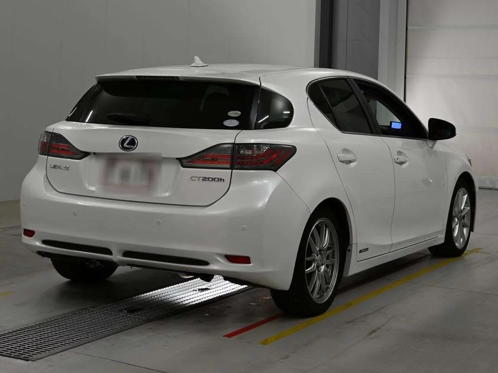 Lexus CT200h  с аукциона в Японии