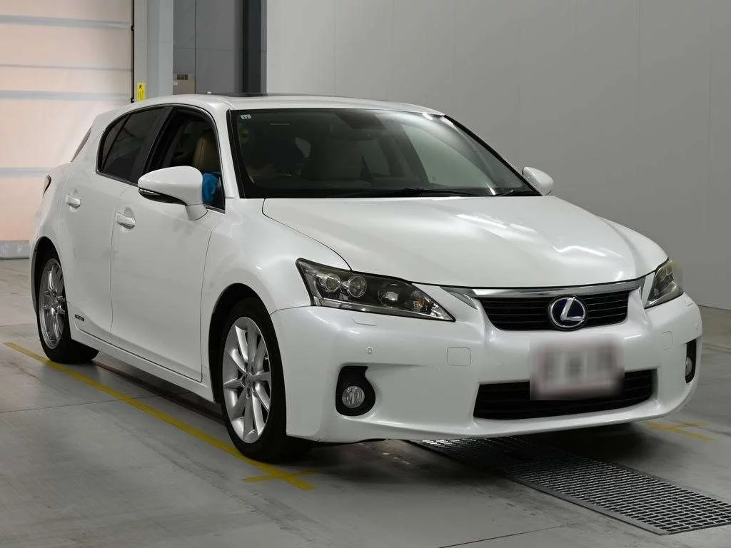 Lexus CT200h  с аукциона в Японии