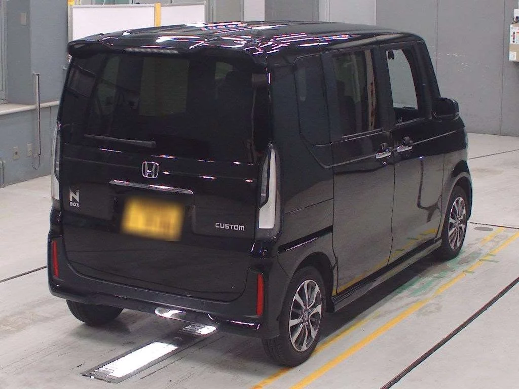 Honda N BOX CUSTOM  с аукциона в Японии