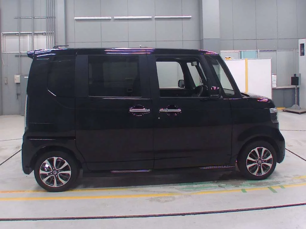 Honda N BOX CUSTOM  с аукциона в Японии