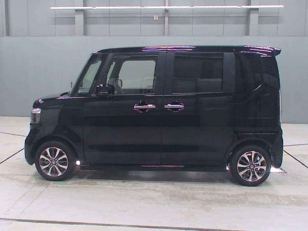 Honda N BOX CUSTOM  с аукциона в Японии