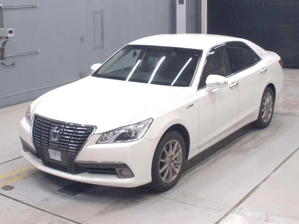Toyota Crown  с аукциона в Японии