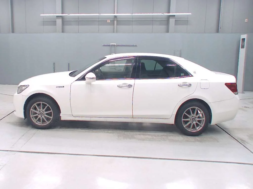 Toyota Crown  с аукциона в Японии