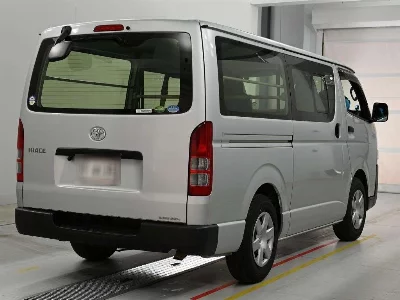 TOYOTA HIACE VAN