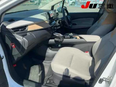 Nissan Aura