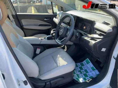 Nissan Aura