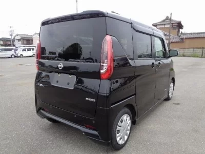 NISSAN ROOX