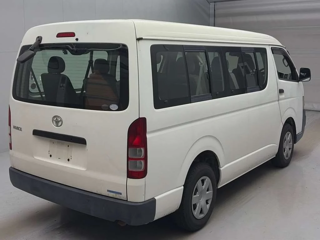 Toyota HiAce  с аукциона в Японии