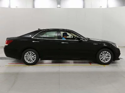 Toyota CROWN HYBRID