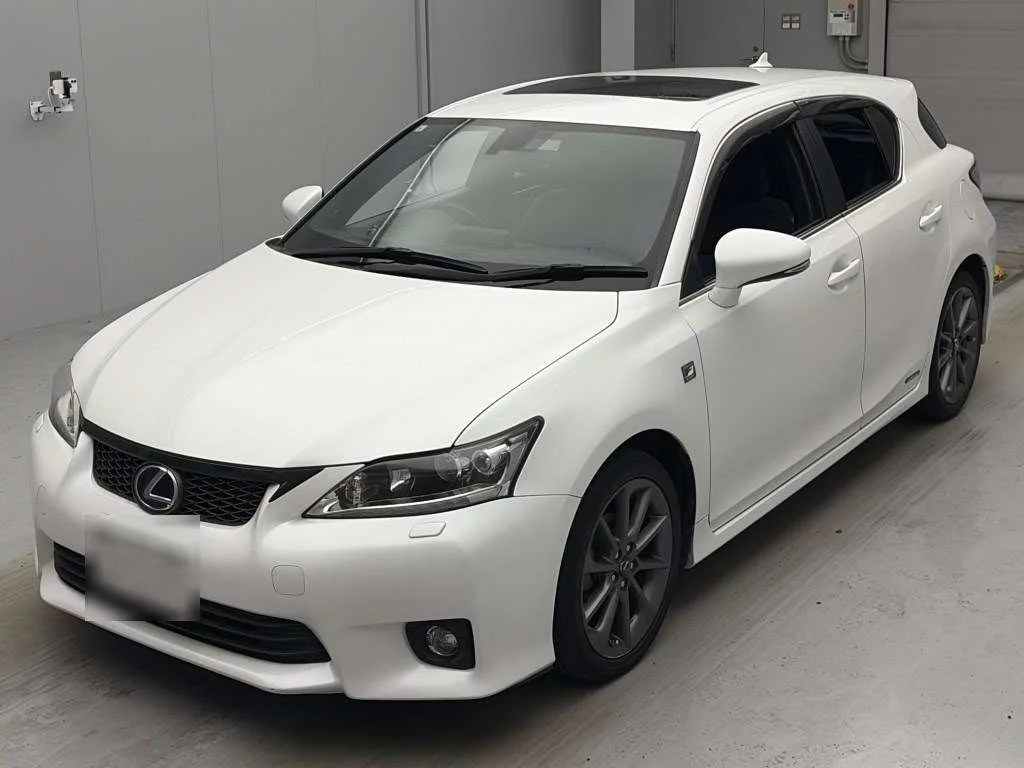 Lexus CT200h  с аукциона в Японии
