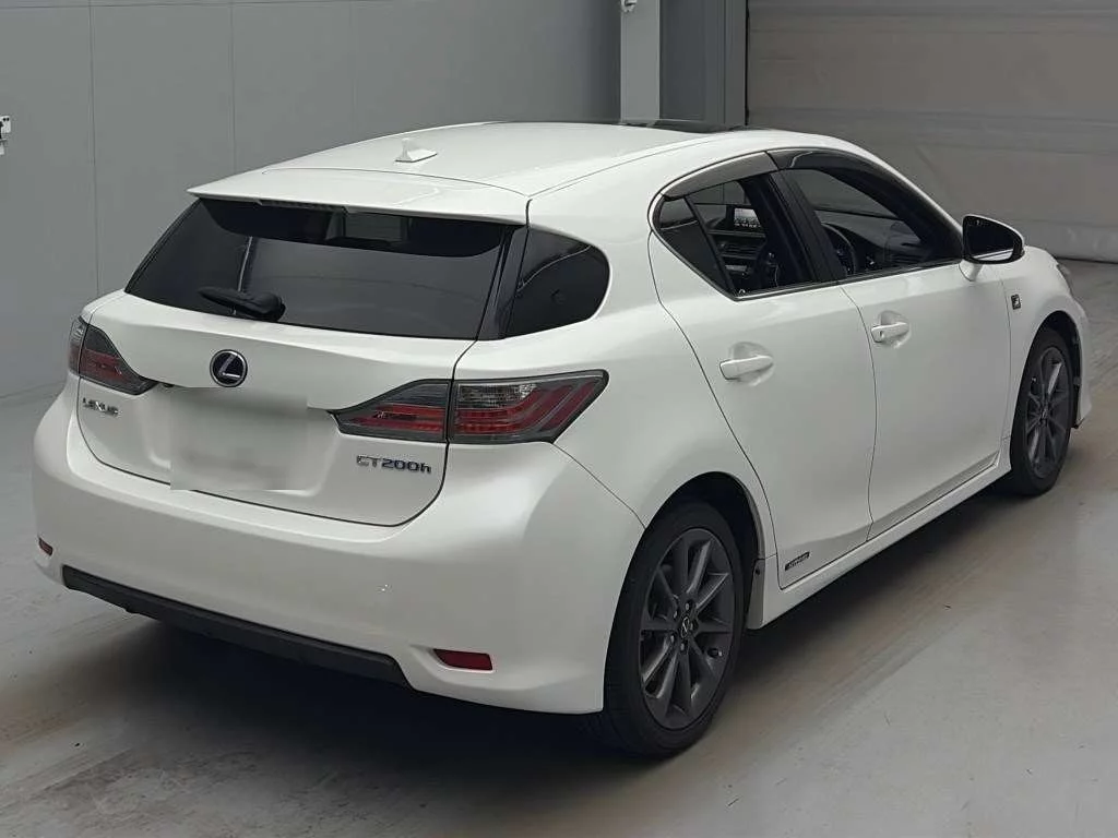 Lexus CT200h  с аукциона в Японии
