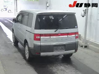 Цена авто Mitsubishi  с аукционов Японии, номер кузова CV5W, пробег 112 000, оценка 2