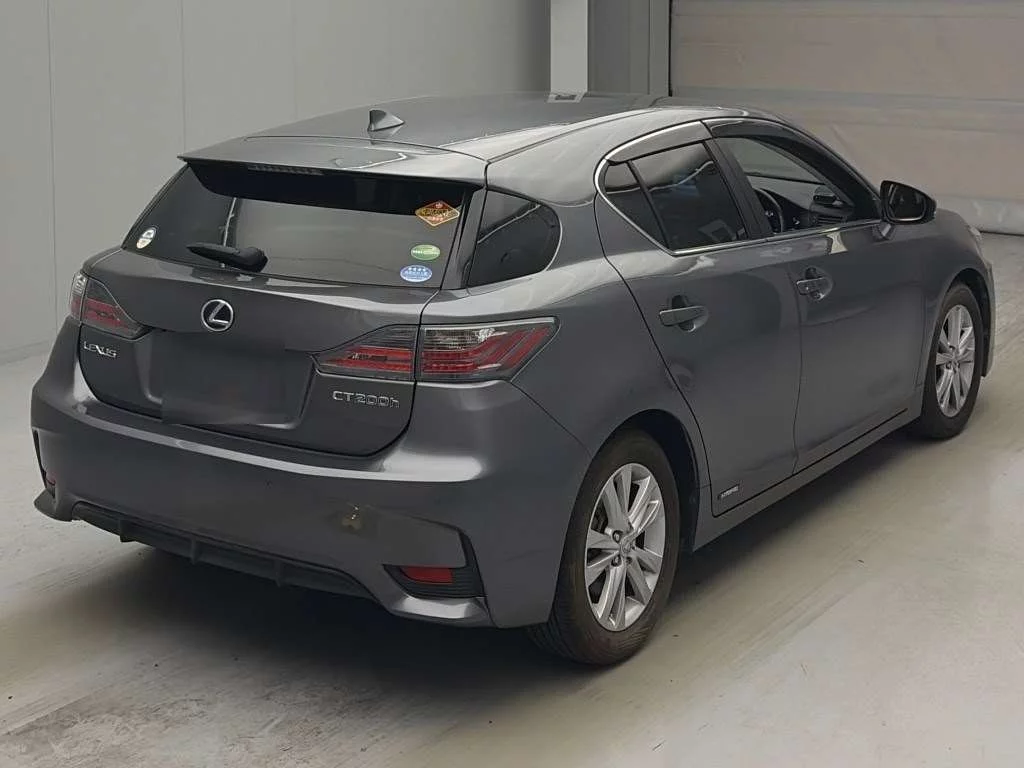 Lexus CT200h  с аукциона в Японии