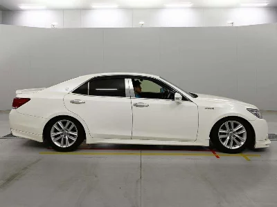 Toyota CROWN HYBRID