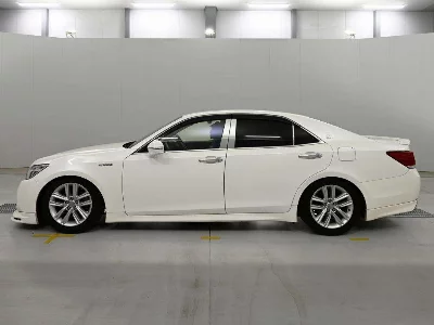 Toyota CROWN HYBRID