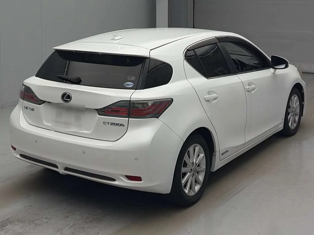 Lexus CT200h  с аукциона в Японии