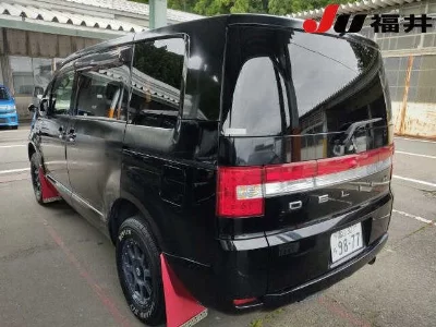 MITSUBISHI DELICA D:5