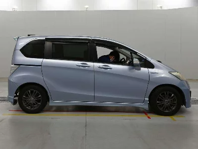 HONDA FREED SPIKE HYBRID