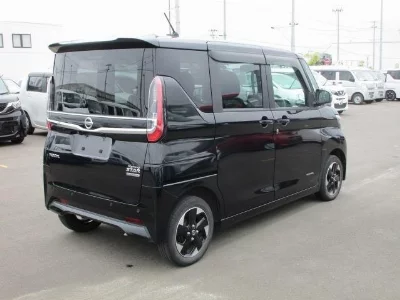 NISSAN ROOX