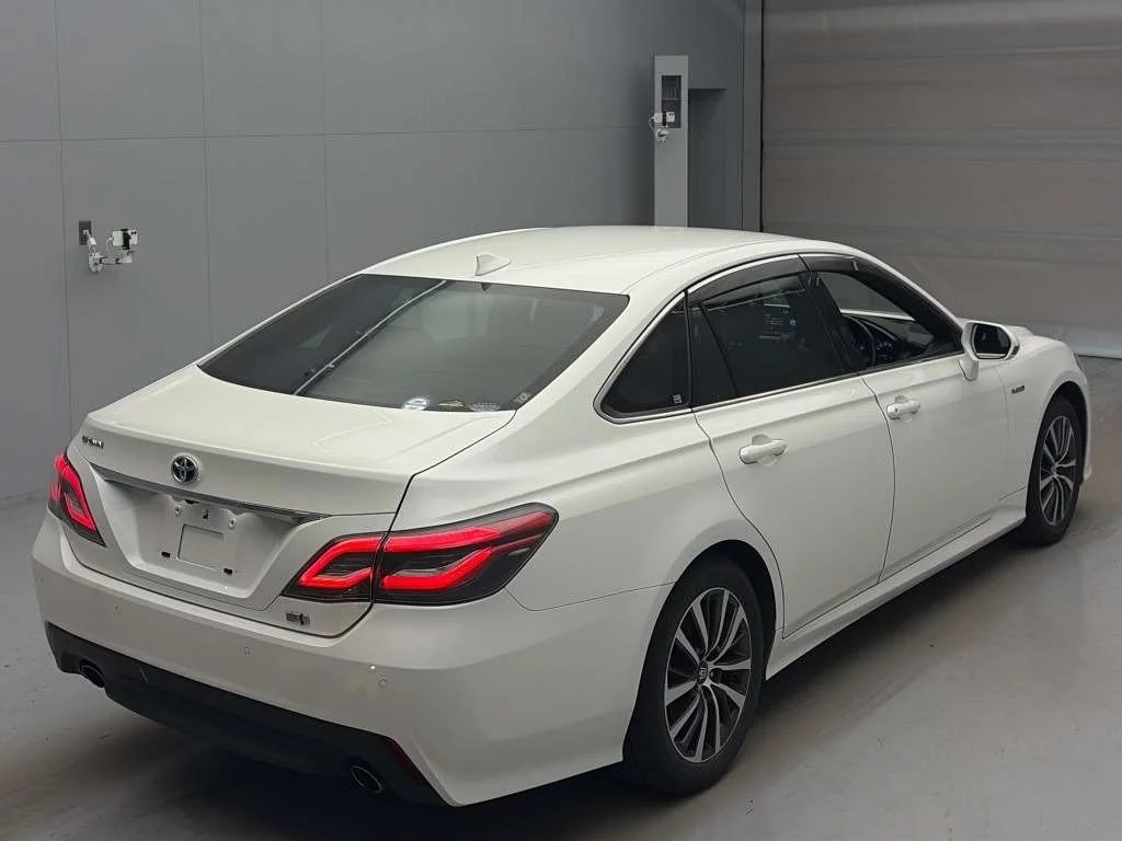 Toyota Crown  с аукциона в Японии