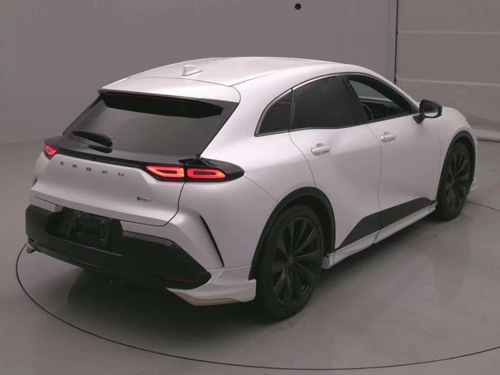 Toyota Crown Sport  с аукциона в Японии