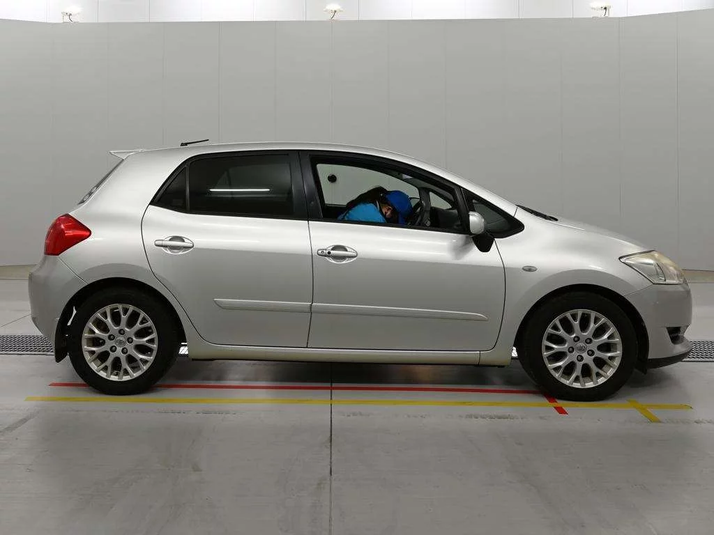 Toyota Auris  с аукциона в Японии