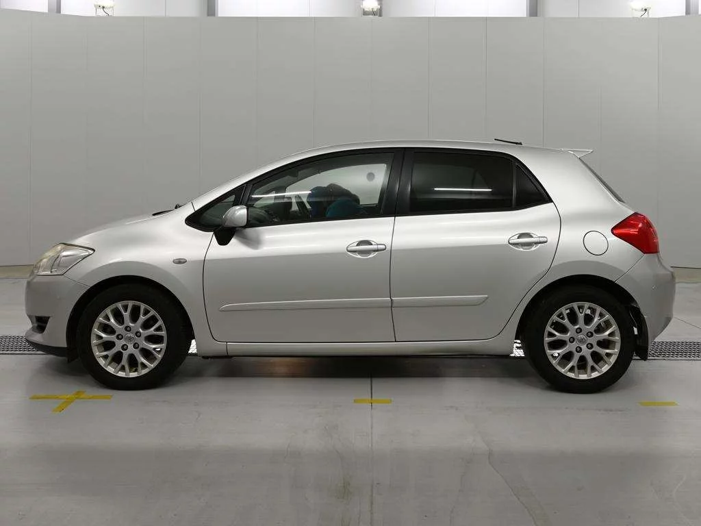 Toyota Auris  с аукциона в Японии