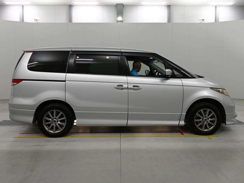 Honda Elysion  с аукциона в Японии