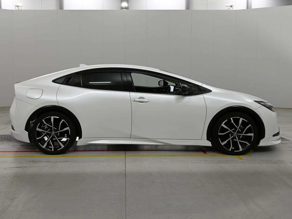 Toyota Prius PHV  с аукциона в Японии
