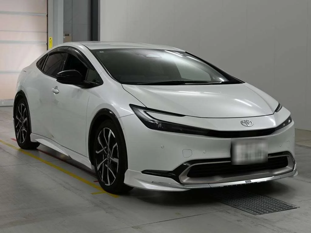 Toyota Prius PHV  с аукциона в Японии