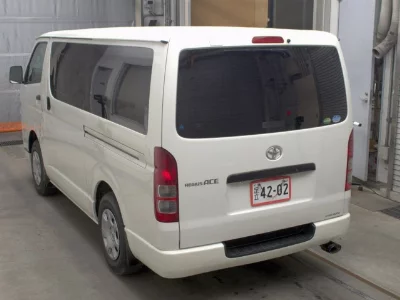 TOYOTA HIACE VAN